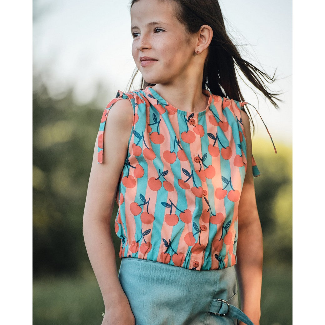 katoen kersen op oranje achtergrond