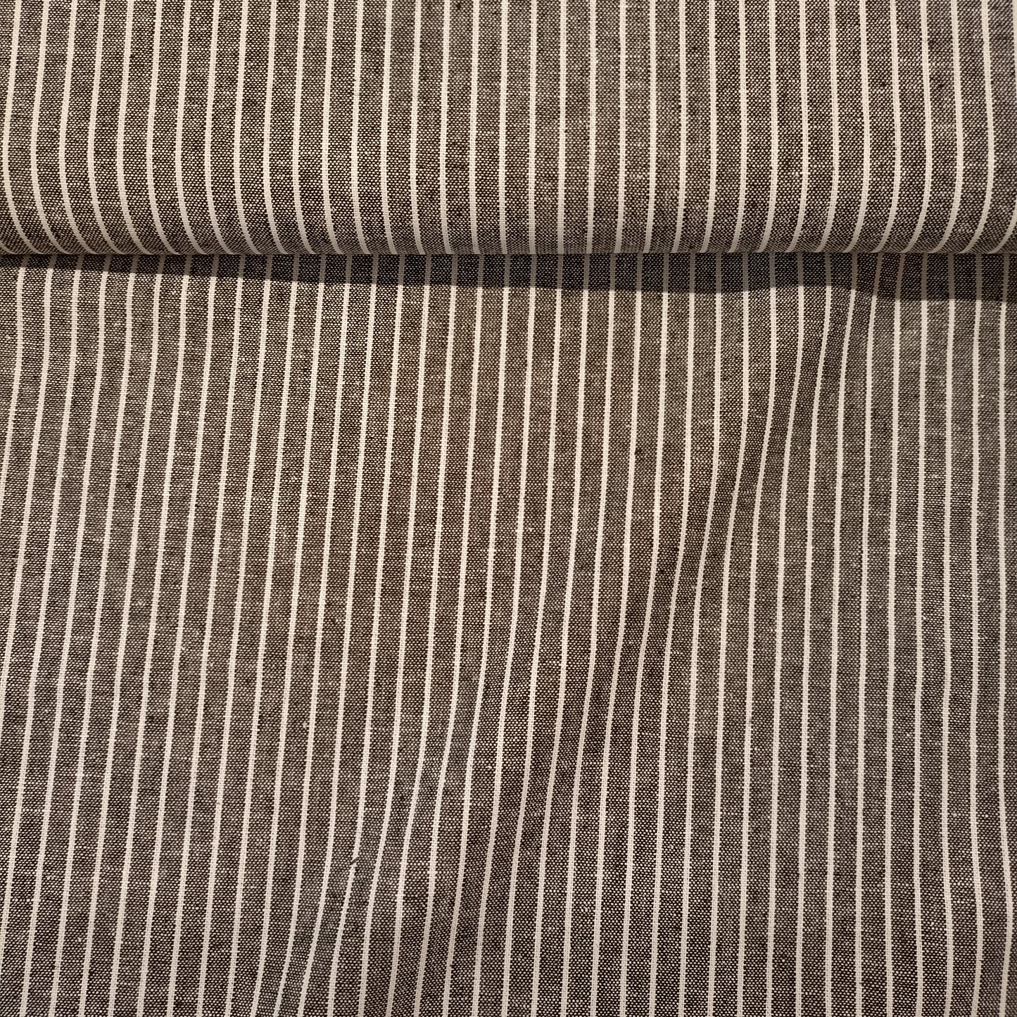 viscose linnen strepen op grafiet achtergrond