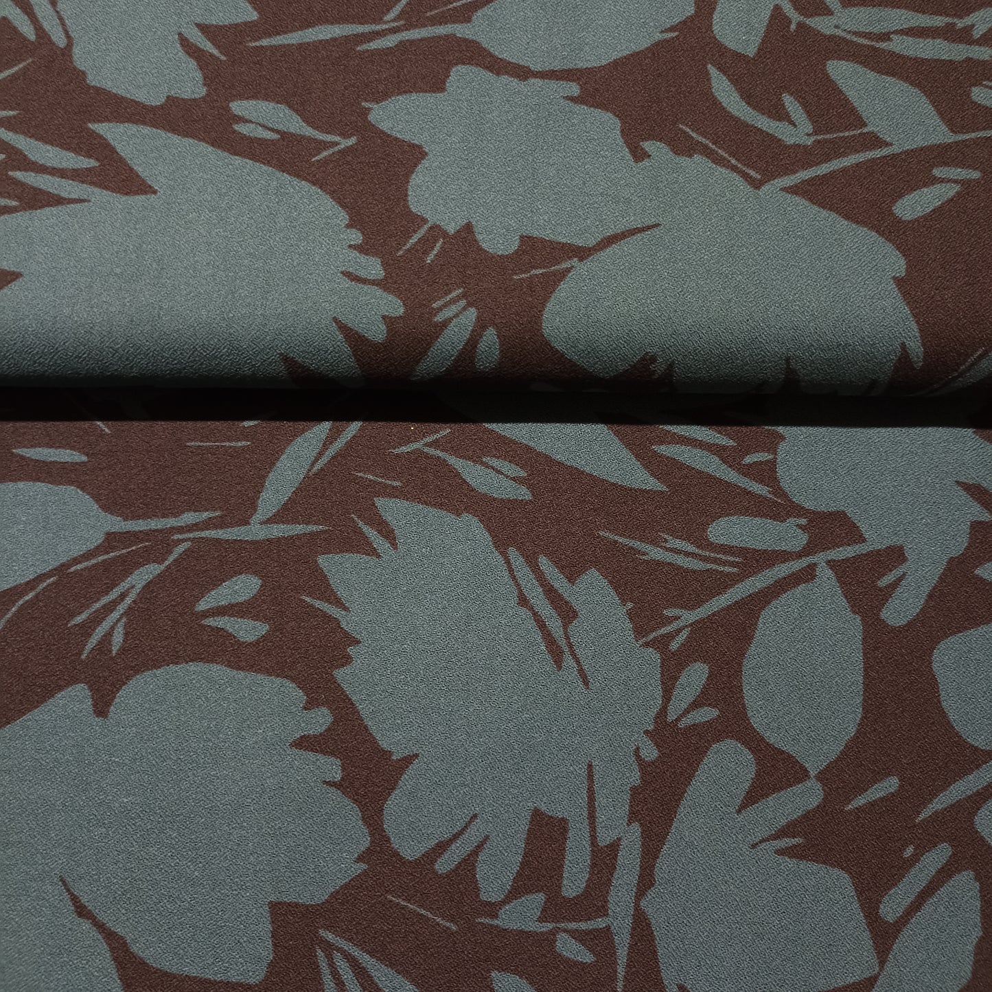 viscose (lenzing ecovero) bladeren op zwarte achtergrond