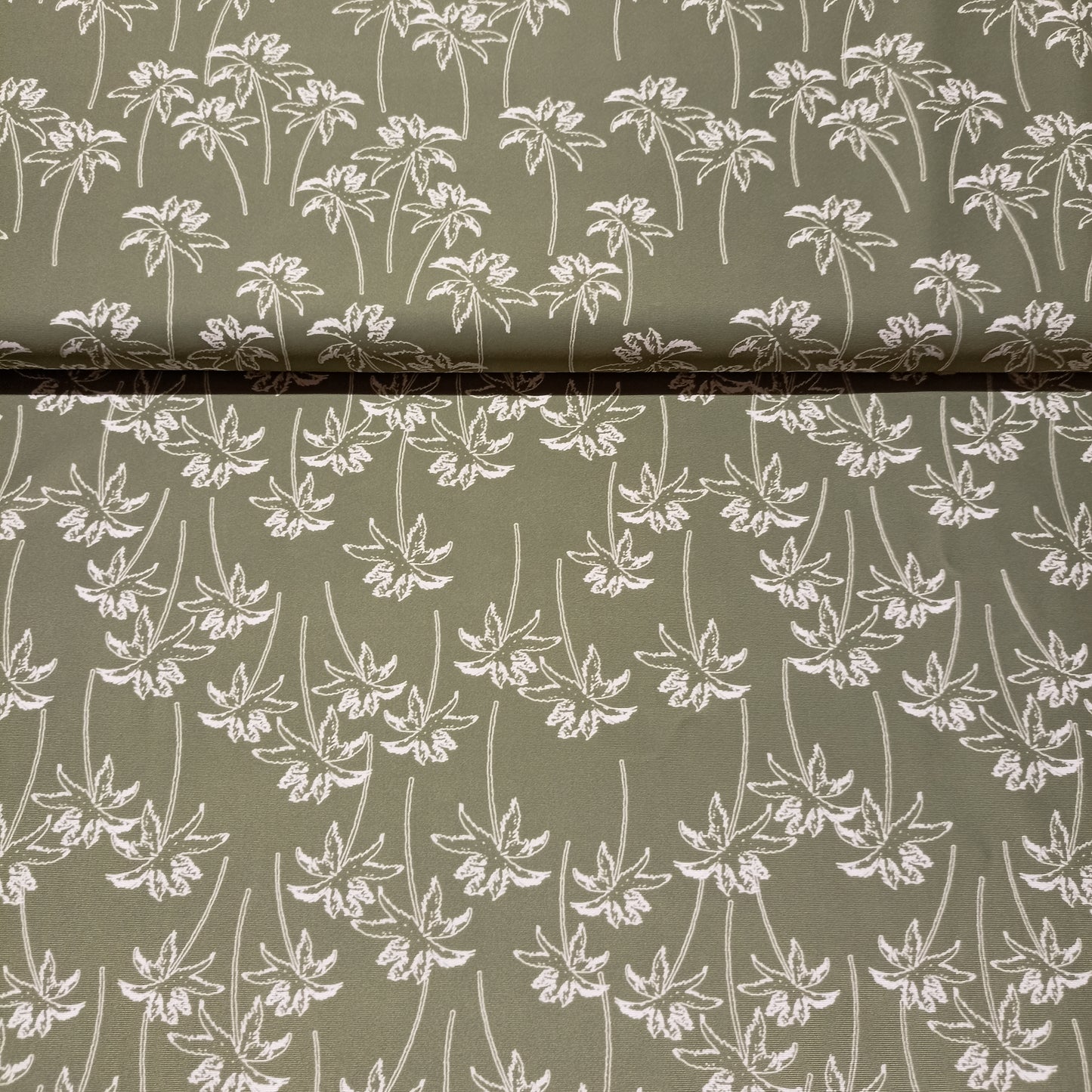 lycra palmbomen op mosgroen