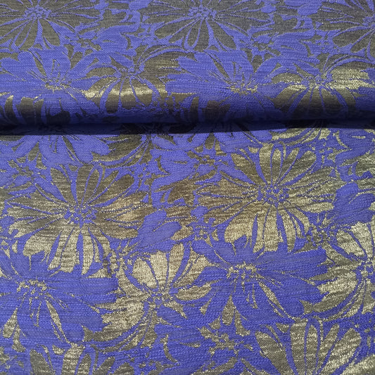 jacquard bloemen op paarse achtergrond